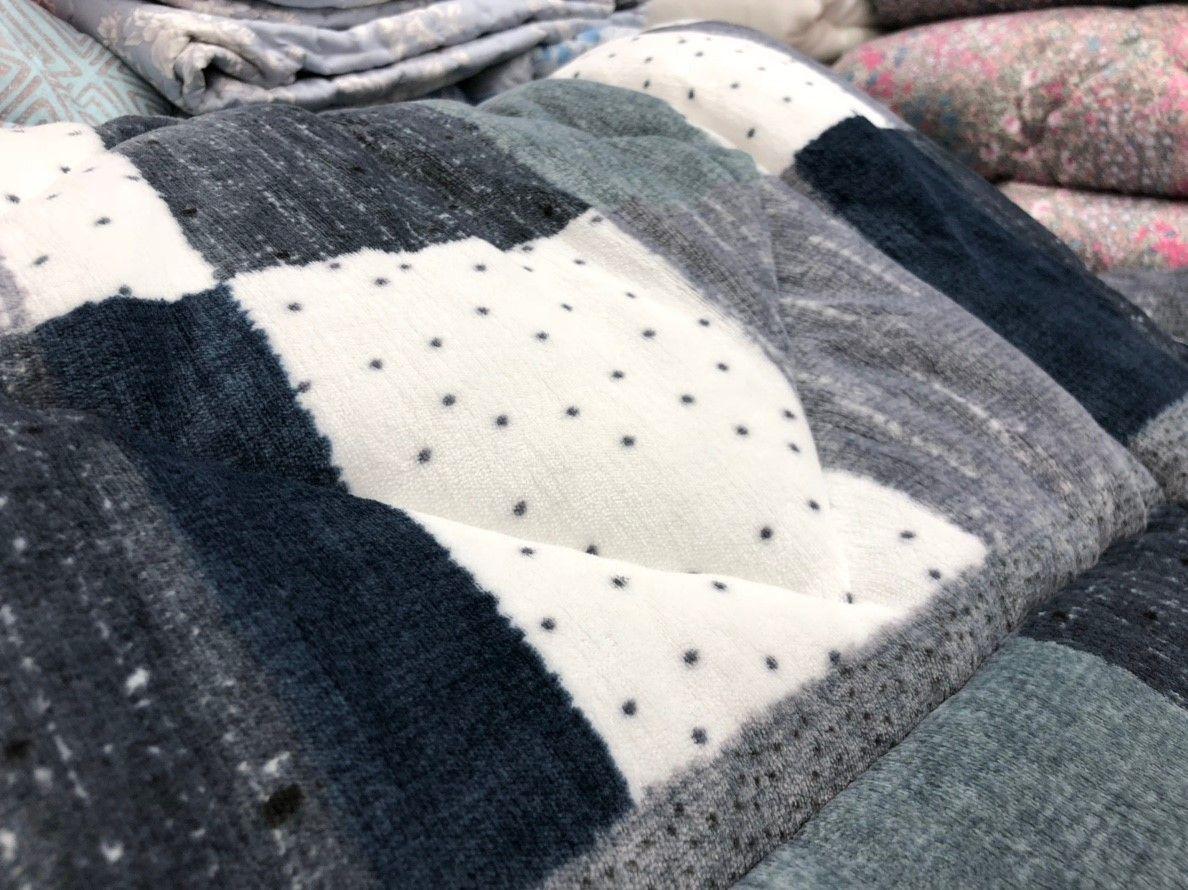 Get Korean bedding at great price! Visit popular 169 MIDO to get Korean quilts